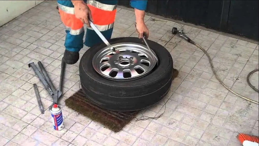 how to take tire off rim